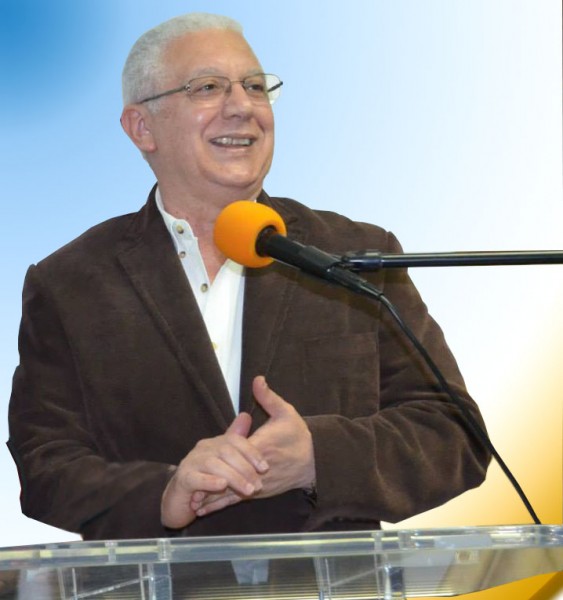 Dr. Ramón Ceballo, es medico, escritor y comunicador, reside en Miami, Florida.