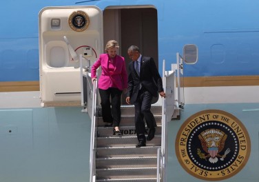 El presidente Obama y la Candidata a la Casa Blanca Hillary Clinton en el avión presidencial