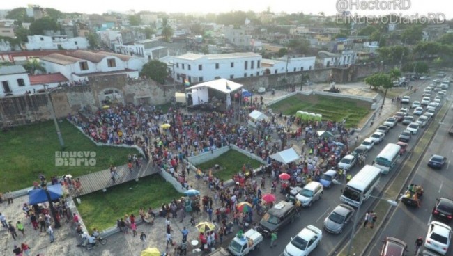 Colectivo a Lesbianas, Gais, Bisexuales y Transgénero (LGBT)  realizaron este domingo la Novena Caravana del Orgullo Dominicano, en demanda de un Estado laico y de políticas públicas que garanticen la equidad de género.