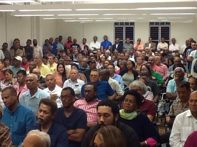 Vista parcial de los asistentes a la conferencia dictada por el periodista Marino Zapete en Puerto Rico