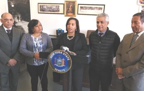 Senadora anuncia US$50 mil AMD-NY para nuevos médicos ejercer EEUU