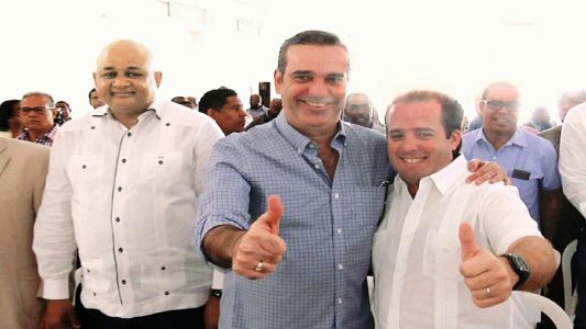 Dr. Roberto Fulcar, candidato a Vicepresidente, Lic Luis Abinader y el Senador Jose Ignacio Paliza