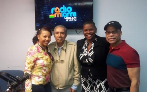 (Izq.-Der.) Rose Mary Santana, Jesús Rojas, Ana Lucia Ortega y Marcos Tejeda comparten en los estudios de RadioTVMiami.