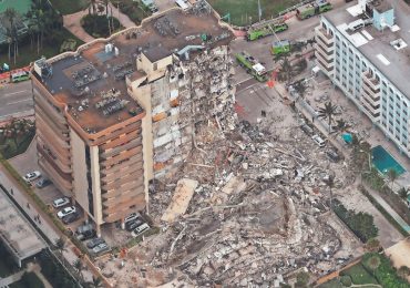 Ya son cuatro los muertos y suben a 159 los desaparecidos en el derrumbe de un edificio en Miami Dade