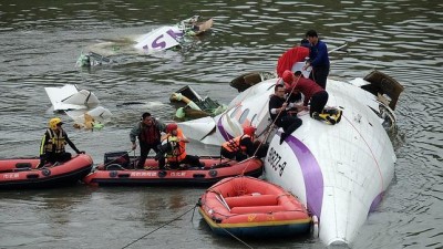 Se estrella un avión con 58 pasajeros en Taiwán, hay al menos 19 muertos