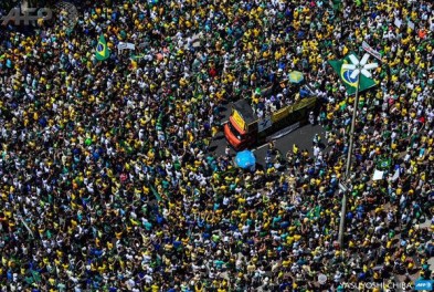 Las protestas más multitudinarias de la democracia ponen contra las cuerdas a Rousseff