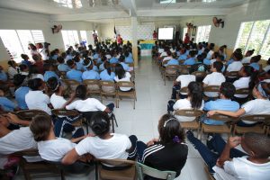 Más de 2,000 estudiantes se capacitan en charlas sobre educación sexual en Monte Plata