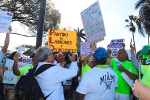 Dominicanos de Miami, participan en protesta contra la impunidad