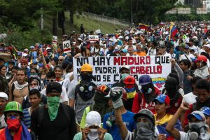 “Por la vida”: oposición marcha al Ministerio de Salud