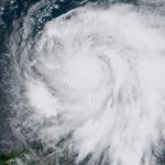 El peligroso huracán María toca tierra en Puerto Rico con vientos de 155 millas por hora y fuertes lluvias