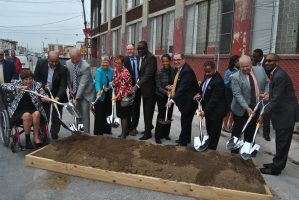 Construirán 38 apartamentos en escuela Roberto Clemente de Filadelfia