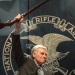 La Asociación Nacional del Rifle “no apoya ninguna prohibición” sugerida por Trump sobre compra y porte de armas