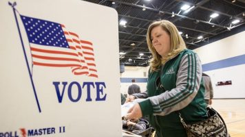 Un auge de candidatas mujeres y la energía demócrata marcan las primarias en Texas vistas como un referéndum sobre Trump