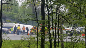 Dos muertos y 43 heridos tras accidente entre autobús escolar y camión de basura en Nueva Jersey, EE.UU.