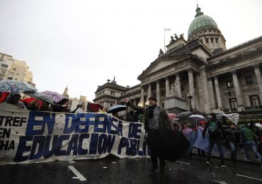 La crisis económica en Argentina acorrala a Mauricio Macri