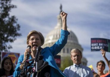 “Dejen de esconderse tras artículos anónimos e invoquen la enmienda 25”: el llamado de Warren a los funcionarios críticos de Trump