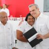 Presidente Abinader beneficia a 1507 familias de Azua con certificados de propiedad..